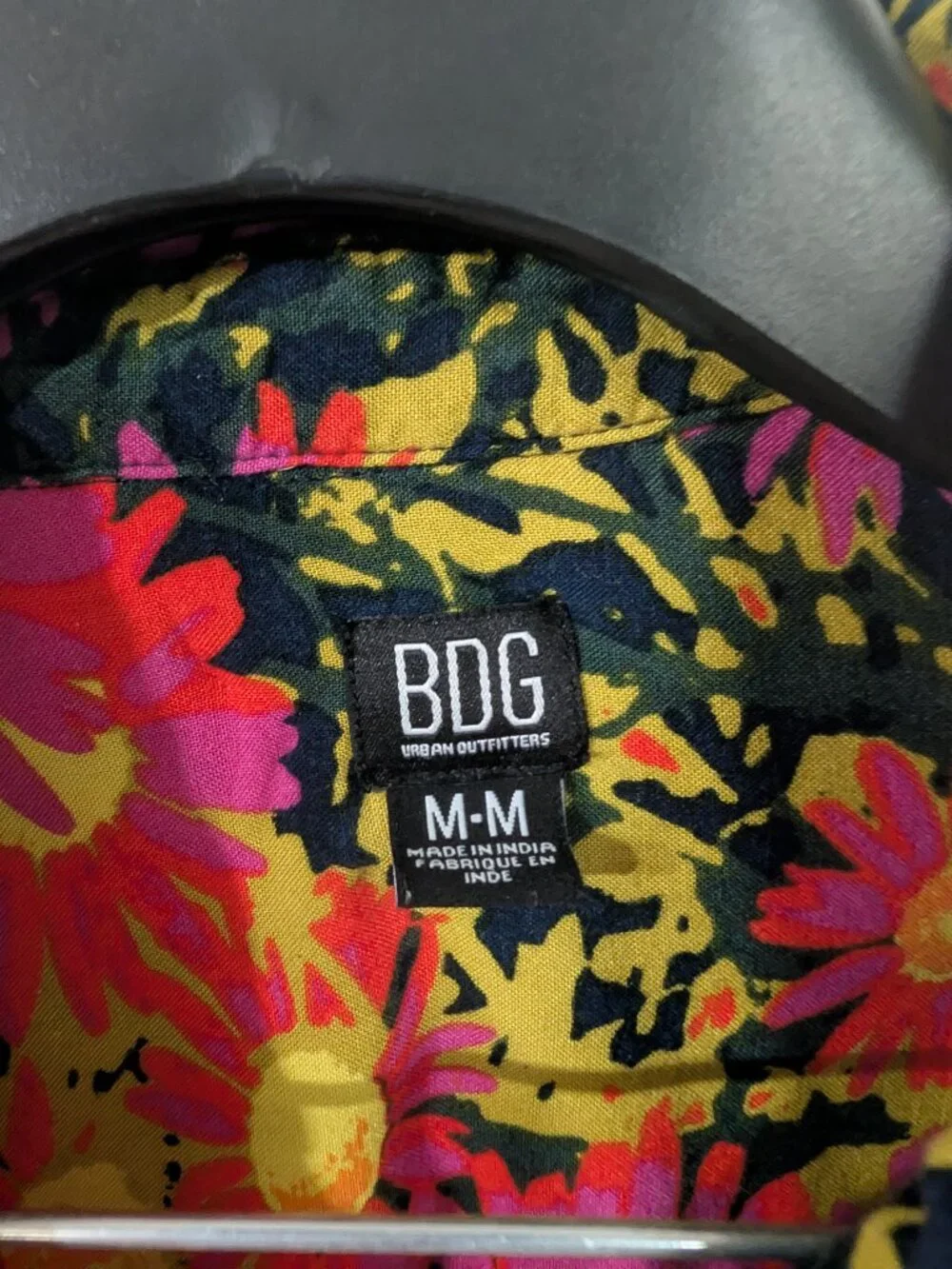 BDG Urban Outfitters Floral Button Up Shirt Medium Retro Daisy Print Pink Yellow - Picture 6 of 6
